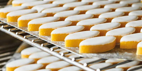 Calissons d’Aix-en-Provence traditionnels au melon confit et amandes avec glaçage royal blanc